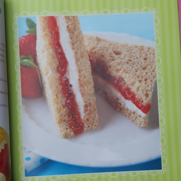 π 3 for $15 Deal! πThe Disney Princess Cookbook - Picture 5 of 8